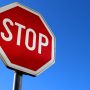 Γιατί η πινακίδα του «STOP» είναι διαφορετική από τις άλλες;