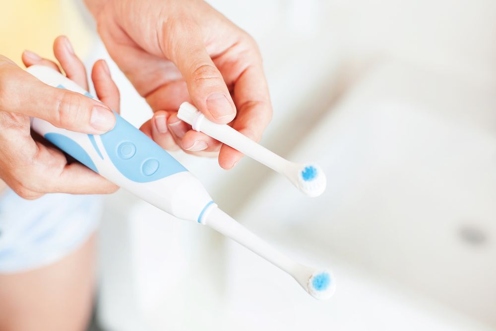 Στοματική υγιεινή: Αξίζει να πάρετε ηλεκτρική οδοντόβουρτσα;