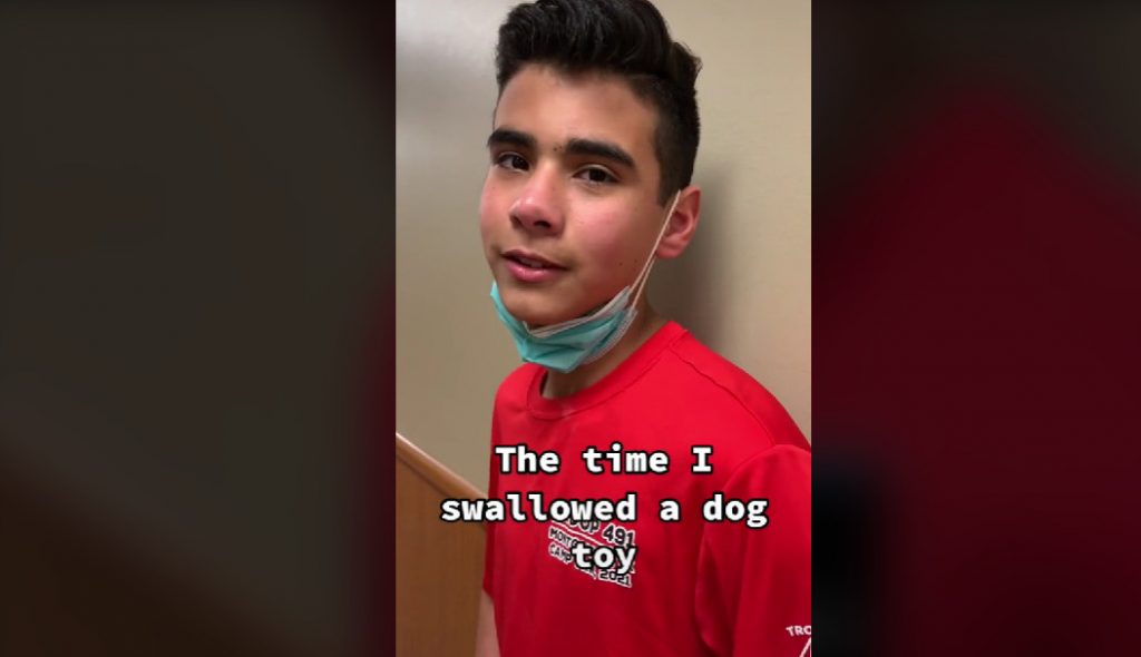 Έφηβος κατάπιε τη σφυρίχτρα του σκύλου και όταν γελάει… σφυρίζει
