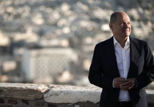 Στην Αθήνα ο Σολτς – Την Πέμπτη η συνάντηση με Μητσοτάκη