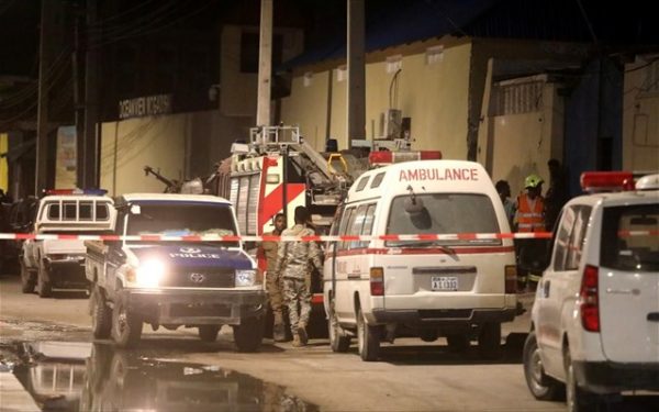Σομαλία: Πολλά θύματα από εκρήξεις παγιδευμένων αυτοκινήτων έξω από το υπουργείο Παιδείας