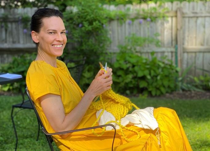 Έγκυος η Χίλαρι Σουάνκ - Δίδυμα περιμένει η 48χρονη οσκαρική ηθοποιός