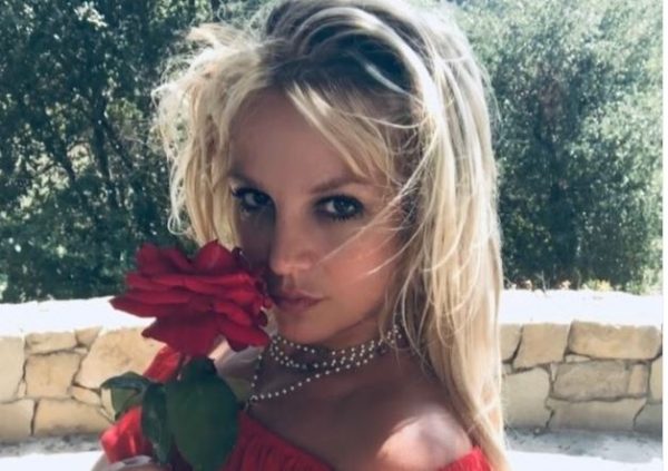 Ασυγκράτητη η Μπρίτνεϊ Σπίαρς – Με νέα ολόγυμνη φωτογραφία απάντησε στο κράξιμο