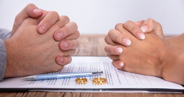 Σάσα Μπάστα: Χωρίζει από τον Δημήτρη Κουσαθανά μετά από τέσσερα χρόνια γάμου