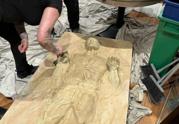 Ήρωας του Star Wars έγινε τεράστιο γλυπτό από… ψωμί