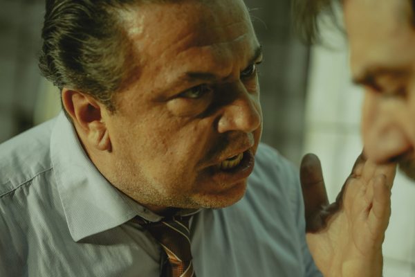 Τα «Αξύριστα πηγούνια» του Γιάννη Τσίρου με τον Στάθη Σταμουλακάτο στο θέατρο Μικρό Χορν