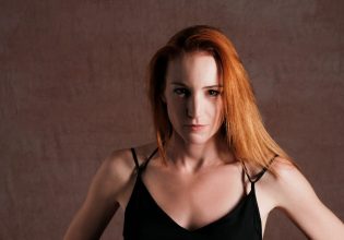 Στεφανία Γουλιώτη στο in: Δουλεύοντας με τον Χριστόφορο Παπακαλιάτη νιώθεις οτι μπαίνεις σε ένα παραμύθι