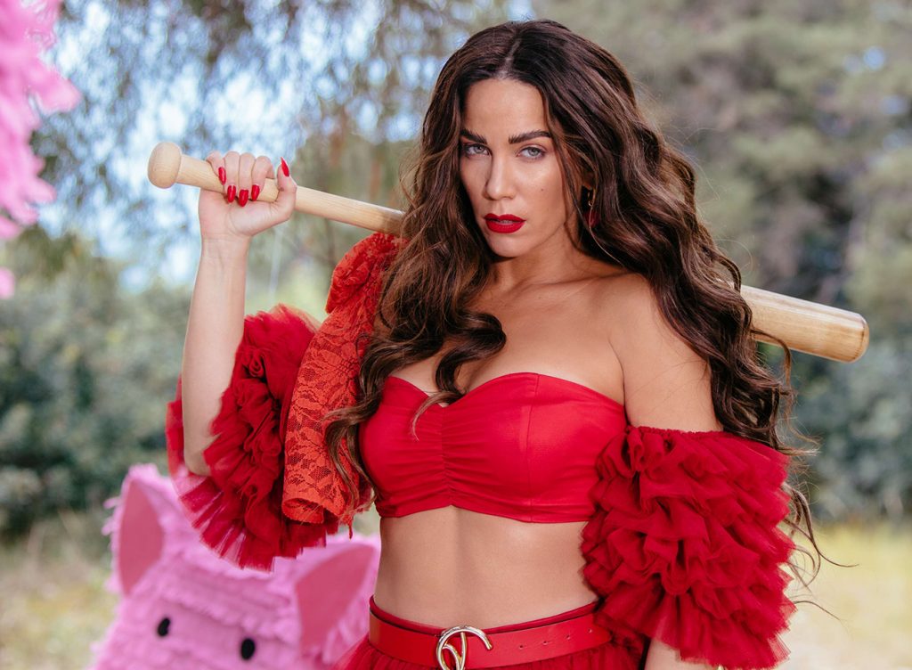 Σέξι ατύχημα on air για την Κατερίνα Στικούδη – Φάνηκε το στήθος της