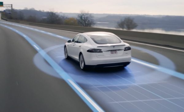 Tesla: Καταργούνται οι αισθητήρες υπερήχων, χάνεται η λειτουργία αυτόματης στάθμευσης