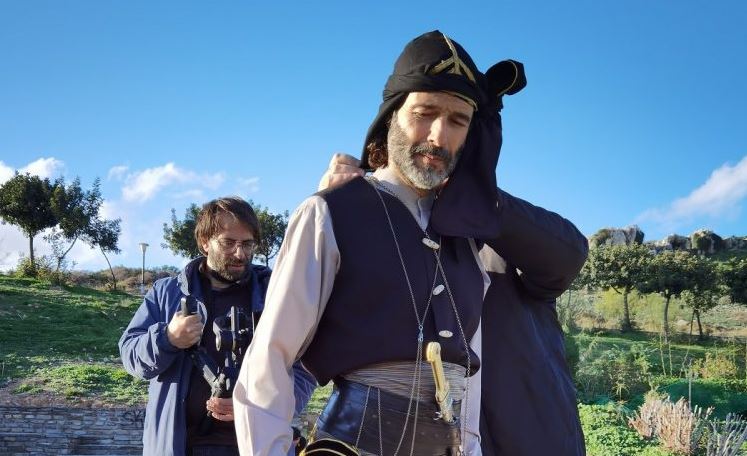 «Ρίζες»: Ο Θανάσης Ευθυμιάδης μας προσκαλεί να… χορέψουμε