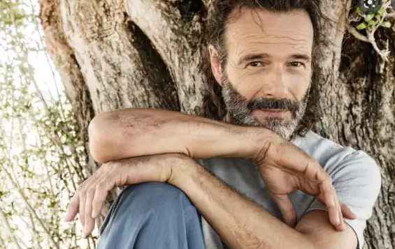 Θανάσης Ευθυμιάδης: «Στα social γίνεται ένας πόλεμος ομορφιάς για το ποια θα κάνει το καλύτερο μπότοξ»