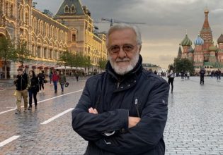 Ο Γιάννης Σμαραγδής διευκρινίζει στο in για τη δήλωση: «Δεν ξέρω τον Καπουτζίδη»