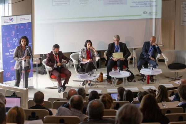 Ο Δήμος Φυλής παρουσίασε στη Γαλλία τις κοινωνικές του υπηρεσίες