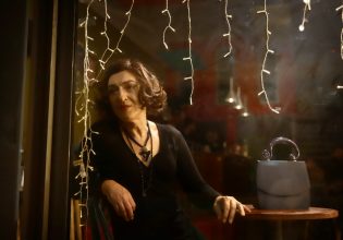 Την Τρίτη στο σούπερ μάρκετ: Μια τρανς εξομολογείται σε ένα μπαρ στην Πλατεία Μεσολογγίου