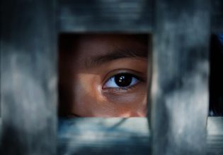 Κλαίγοντας πάνω από το «πτώμα» μας, κι ενώ το trafficking οργιάζει