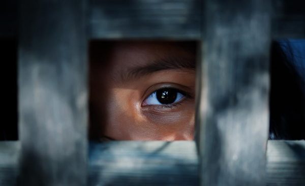 Κλαίγοντας πάνω από το «πτώμα» μας, κι ενώ το trafficking οργιάζει