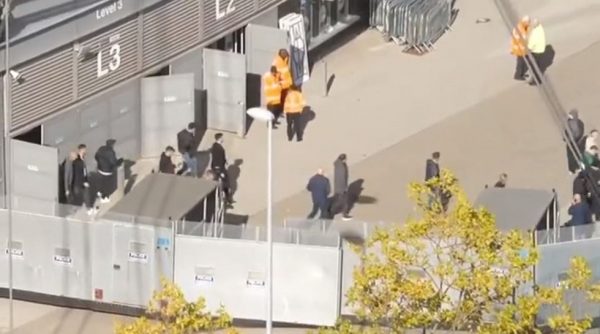 Δεν άντεξαν τον διασυρμό οι οπαδοί της Γιουνάιτεντ: Έφευγαν από το «Etihad» στο ημίχρονο (vid)