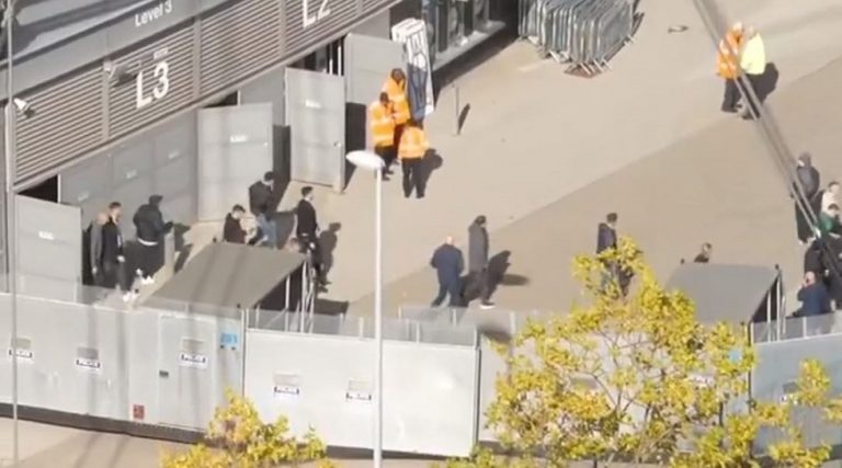 Δεν άντεξαν τον διασυρμό οι οπαδοί της Γιουνάιτεντ: Έφευγαν από το «Etihad» στο ημίχρονο (vid)