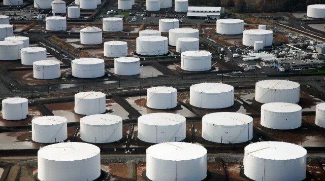 ΗΠΑ: Αντλούν άλλα 15 εκατ. βαρέλια πετρελαίου από τα στρατηγικά αποθέματα για τη μείωση των τιμών