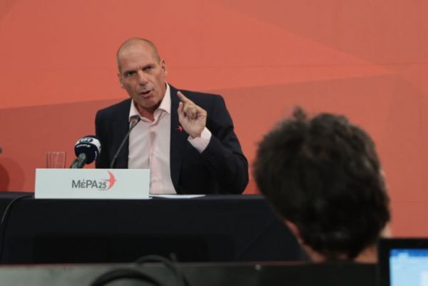 Βαρουφάκης: Αν είχαμε βγει από το ευρώ θα ήμασταν καλύτερα σήμερα – Τα «τρία λάθη» του στο ΥΠΟΙΚ