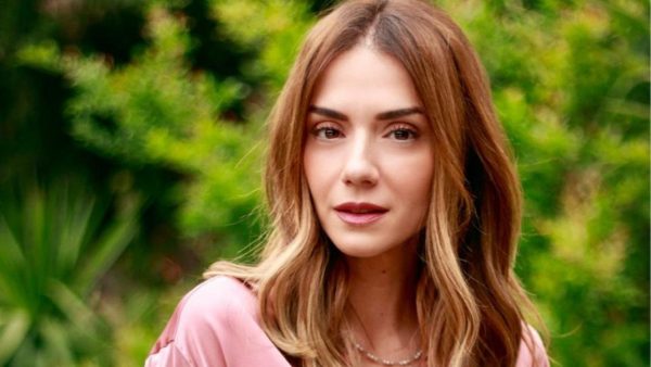 Βάσω Λασκαράκη: Η απόσταση στις σχέσεις κρατάει το σασπένς, αλλιώς βαραίνεις