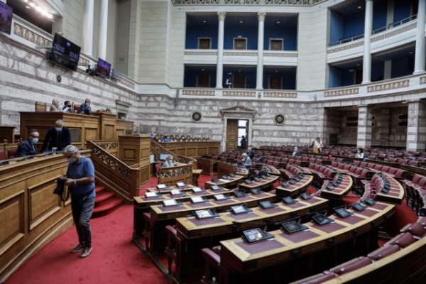 Υποκλοπές: Ο ΣΥΡΙΖΑ θέλει τα πρόσωπα – κλειδιά στη Βουλή, ακόμα και με τη βία