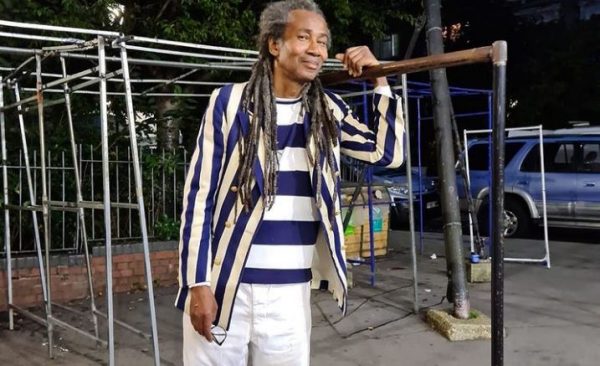 Μια νέα αρχή μετά τα 60: «Πειραματίστηκα με την ανακύκλωση παλιών ρούχων και πουλήθηκαν μεμιάς»