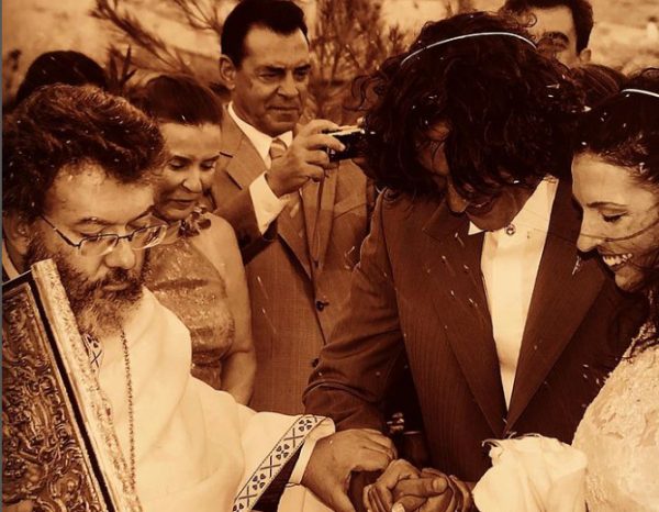 Κούκλος γαμπρός ο Αιμίλιος Χειλάκης – Σπάνιες φωτογραφίες από τον γάμο του με την Αθηνά Μαξίμου