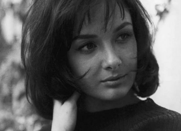 Ξένια Καλογεροπούλου: «Έχω χάσει την όρασή μου, ακούω την τηλεόραση γιατί δεν μπορώ να δω»