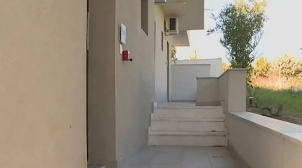 Ξενοδοχείο στη Χαλκιδική: «Σπάει τη σιωπή» του το ζευγάρι – «Ζητούσε και από άλλους να μείνουν εκεί…»