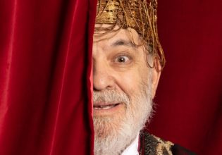 Ο Χρήστος Βαλαβανίδης επιστρέφει με το «Λίγο Ακόμα», στο θέατρο ΑΝΕΣΙΣ