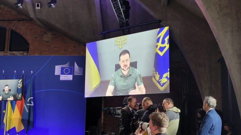 Ουκρανία: Περισσότερο από το ένα τρίτο του ενεργειακού τομέα της χώρας έχει καταστραφεί, καταγγέλλει ο Ζελένσκι