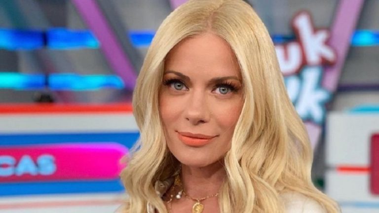 Πάρτε ανάσα: Η Μακρυπούλια ποζάρει στον φακό με δερμάτινο παντελόνι (pic)