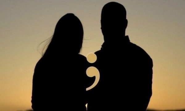 Πασίγνωστος τραγουδιστής σε τρυφερά τετ-α-τετ με επιχειρηματία στη Θεσσαλονίκη