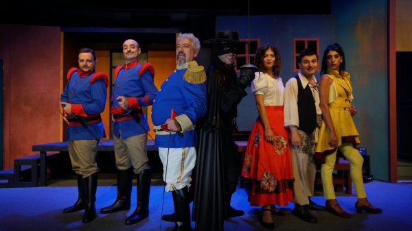 Ζορό, ο αγαπημένος μασκοφόρος περιμένει τους μικρούς θεατές στο θέατρο Ζίνα