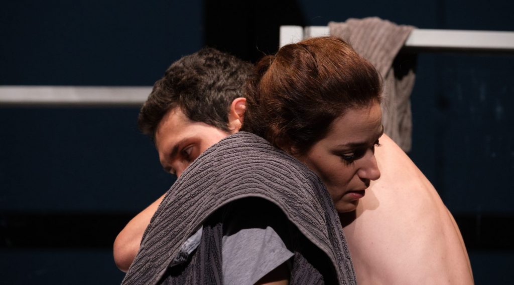 Πόσο κοστίζει να ζεις; Το βραβευμένο με Πούλιτζερ έργο για δεύτερη χρονιά στο θέατρο Πόρτα