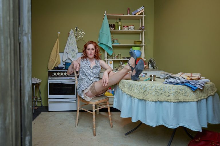 Οι ήρωες της «Αυλής των θαυμάτων» φωτογραφίζονται για πρώτη φορά πίσω από τη σκηνή