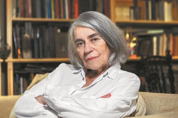 «Ας κάνουμε στην άκρη για να φτιάξουν οι νέοι το δικό τους ποίημα»