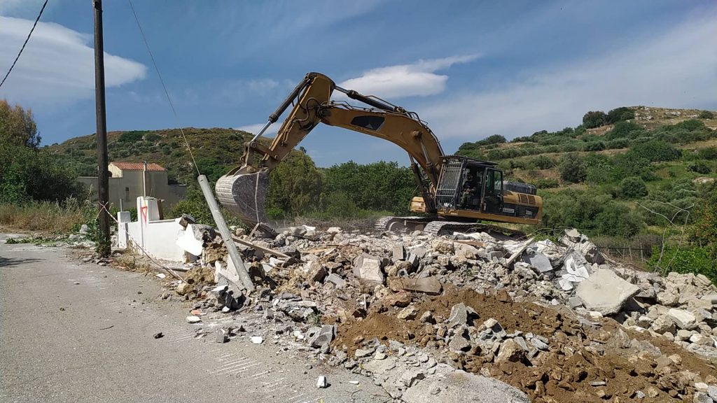 Κατεδαφίζονται ακατάλληλα κτίσματα στο Δήμο Μινώα Πεδιάδας