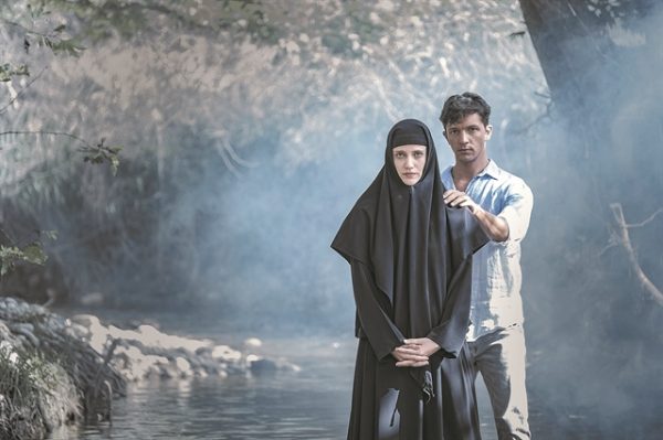 Μαύρο Ρόδο: Ο απαγορευμένος έρωτας που καθηλώνει τους τηλεθεατές