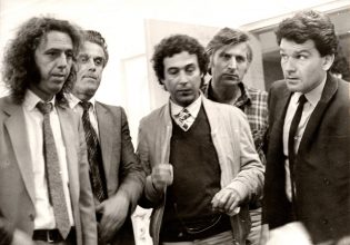 Η ασπρόμαυρη αδημοσίευτη φωτογραφία του Κούγια με τον Κόκοτα και τον Βοσκόπουλο στα νιάτα τους