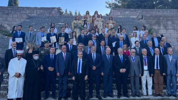 Κως: Αριστούχοι γιατροί από όλον τον κόσμο αναβίωσαν τον αυθεντικό όρκο του Ιπποκράτη