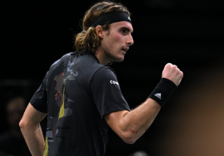 «Έκλεισε» θέση στα προημιτελικά ο Τσιτσιπάς (2-0)