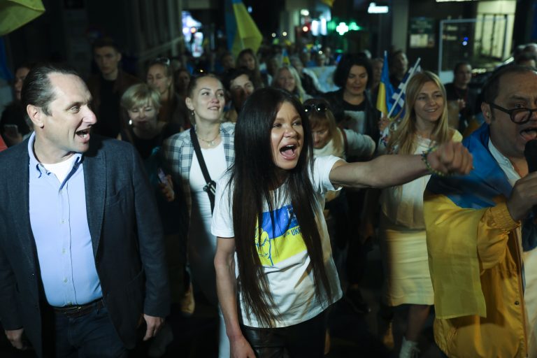 Ρουσλάνα: Επικεφαλής διαδήλωσης Ουκρανών στο Σύνταγμα