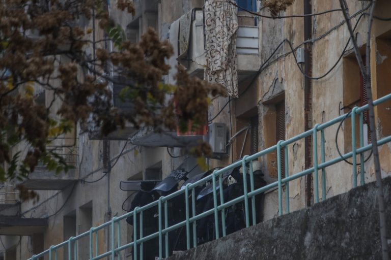 Προσφυγικά: Άγρια επίθεση της αστυνομίας σε αλληλέγγυους στην Ευελπίδων – Στα επείγοντα διαδηλωτής