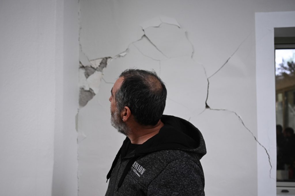 Σεισμός στην Εύβοια: Η στιγμή που ο Εγκέλαδος σκορπάει τον τρόμο