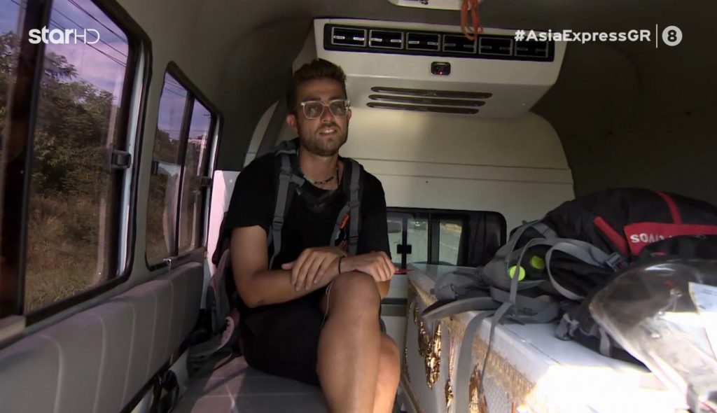 Asia Express: Fipster και Βασάλος «αγκαλιά» με φέρετρο – «Είστε τρελοί ρε;»