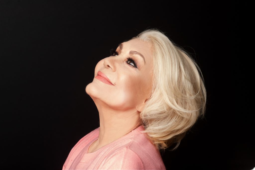 Η μοναδική Μαρινέλλα στο Christmas Theater