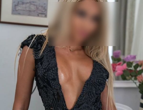 Απίθανο: Πασίγνωστη ελληνίδα παρουσιάστρια… σε strip club