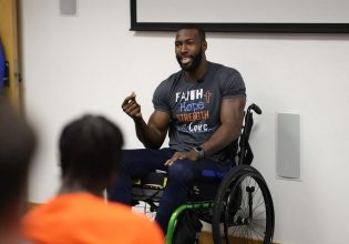 Γιανγκ: «Πρέπει να… μπουσουλήσεις πριν περπατήσεις» (vid)